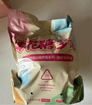 marshmallow dream. Monstruo azul de peluche