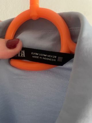 Camisa Zara azul con volantes