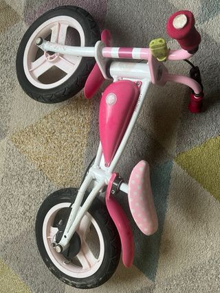 Bicicleta de equilibrio rosa