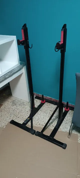 Soportes para barra de pesas.