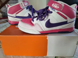 Zapatillas Nike. Rosa y Blanca