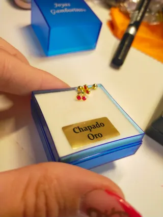 Pendientes bebé chapado oro cereza