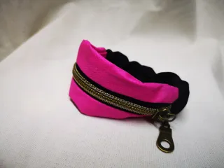 Conjunto Pulsera Monedero y Coletero Rosa