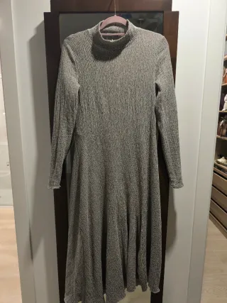 Vestido Zara gris cuello alto manga larga