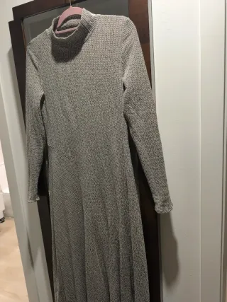 Vestido Zara gris cuello alto manga larga