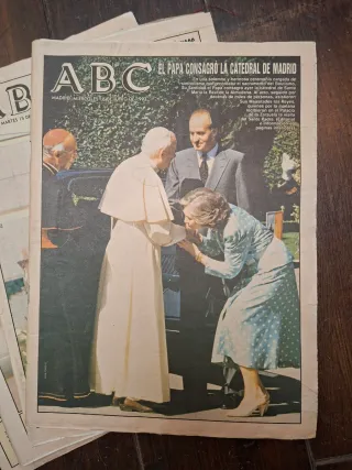 5 Revistas ABC de la visita del Papa años 1993