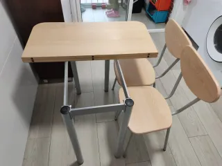 Tavolo e 2 Sedie Pieghevoli in Legno