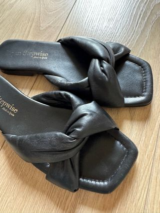 Sandalias de piel negras Bryan Stepwise