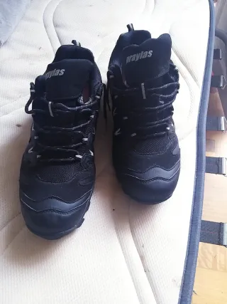 Zapatos de montaña negros