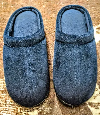 ZAPATILLAS DE CASA CON LUZ LED.COLOR AZUL.