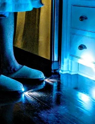 ZAPATILLAS DE CASA CON LUZ LED.COLOR AZUL.