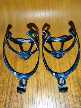 2 Portabidones Fibra Carbono 18 gramos cada uno.