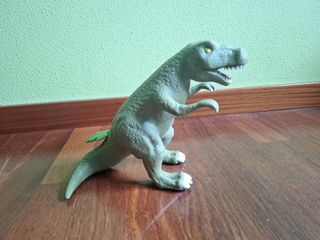 Estuche escolar en forma de dinosaurio