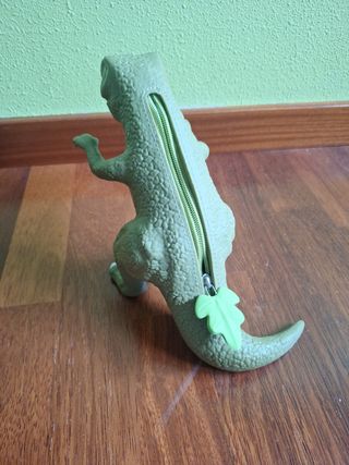 Estuche escolar en forma de dinosaurio