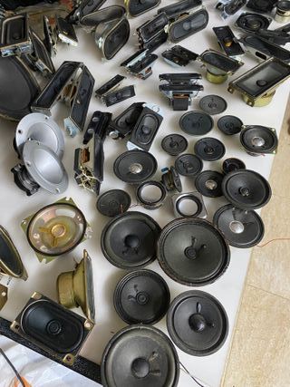Altavoces Varios Tamaños.