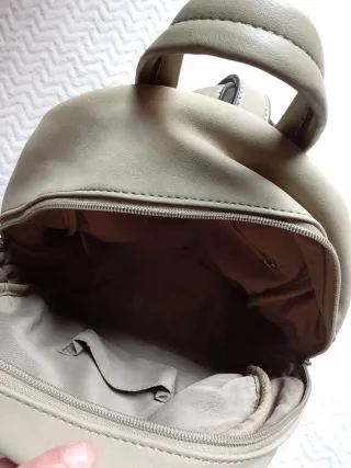 Mochila sintética caqui