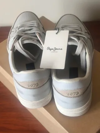 Zapatillas Pepe Jeans grises y blancas