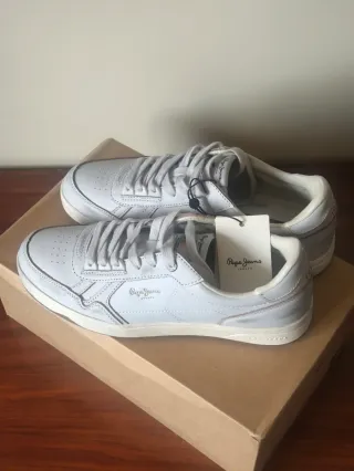 Zapatillas Pepe Jeans grises y blancas