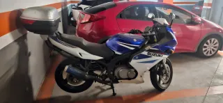 Suzuki GS500F (Practicamente nueva) Azul y Blanca
