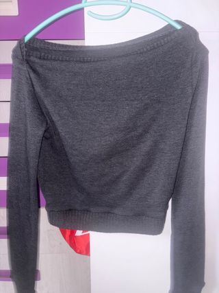 Top cropped gris de Zara