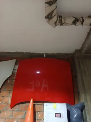 Capó Ford Sierra Rojo