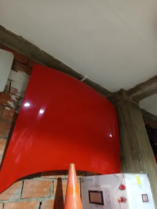 Capó Ford Sierra Rojo