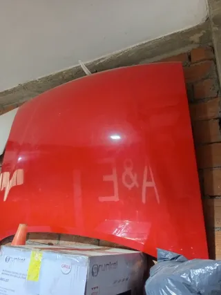 Capó Ford Sierra Rojo