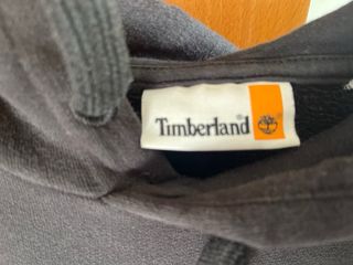 Sudadera Timberland Negra con Logo Dorado