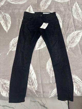 Pantalón vaquero negro