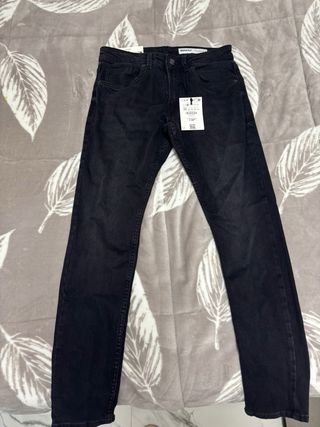 Pantalón vaquero negro