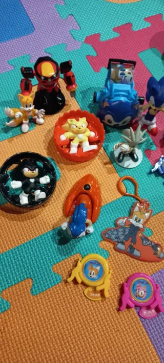 Lote Figuras y Peluche Sonic