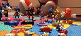 Lote Figuras y Peluche Sonic