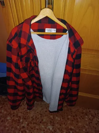 Sobrecamisa a cuadros roja y negra