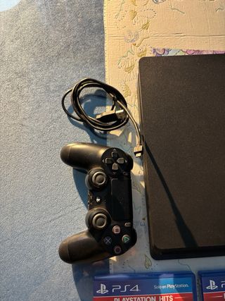 PS4 (PlayStation 4) con Mando y 5 Juegos