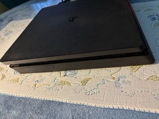 PS4 (PlayStation 4) con Mando y 5 Juegos