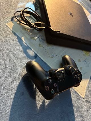 PS4 (PlayStation 4) con Mando y 5 Juegos