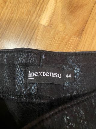 Pantalón negro efecto piel mujer