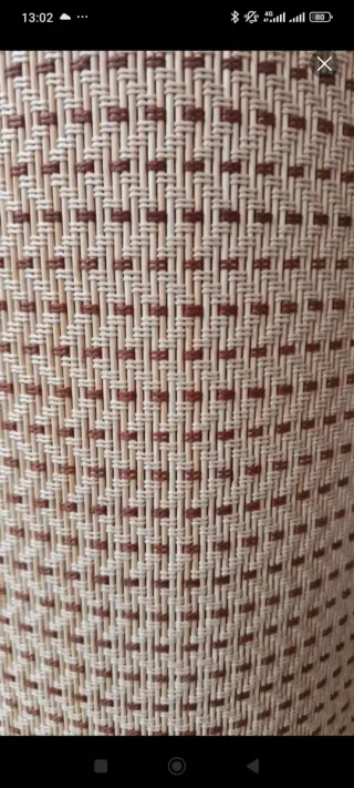 Alfombra de bambú beige y marrón