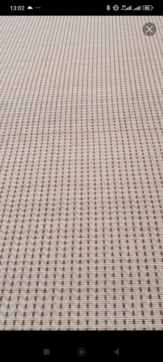 Alfombra de bambú beige y marrón