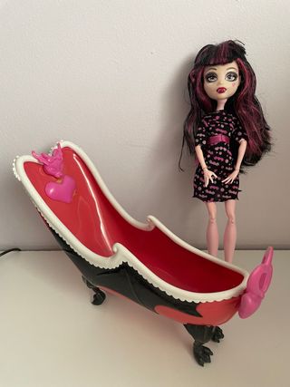 Monster High Draculaura y bañera