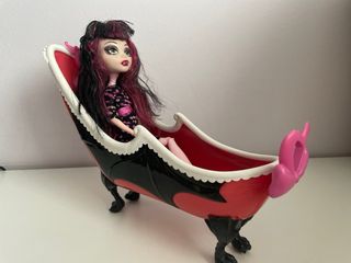 Monster High Draculaura y bañera