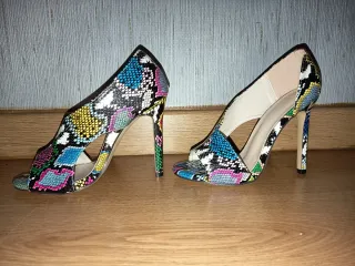 Zapatos de tacón multicolor