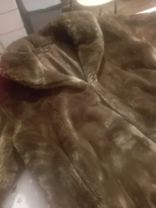2 Abrigos de piel