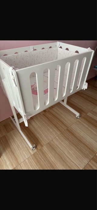 Minicuna nueva con estampado de estrellas
