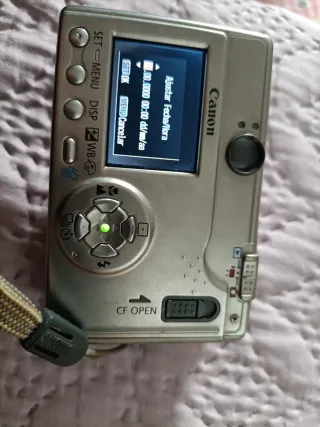 Cámara Digital Canon IXUS V2 Plata