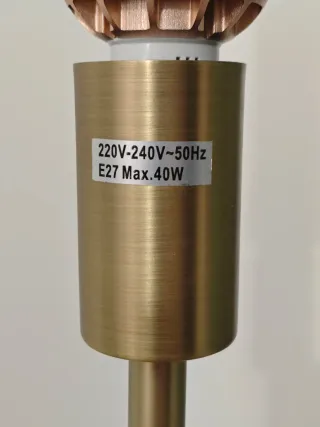 Lámpara de pie dorada UV desinfectante