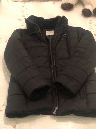 Plumas negro con capucha