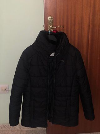 Plumas negro con capucha