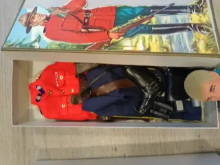 Muñecos Geyper Man con uniformes