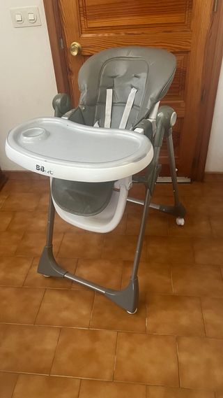 Trona bebé gris y blanca